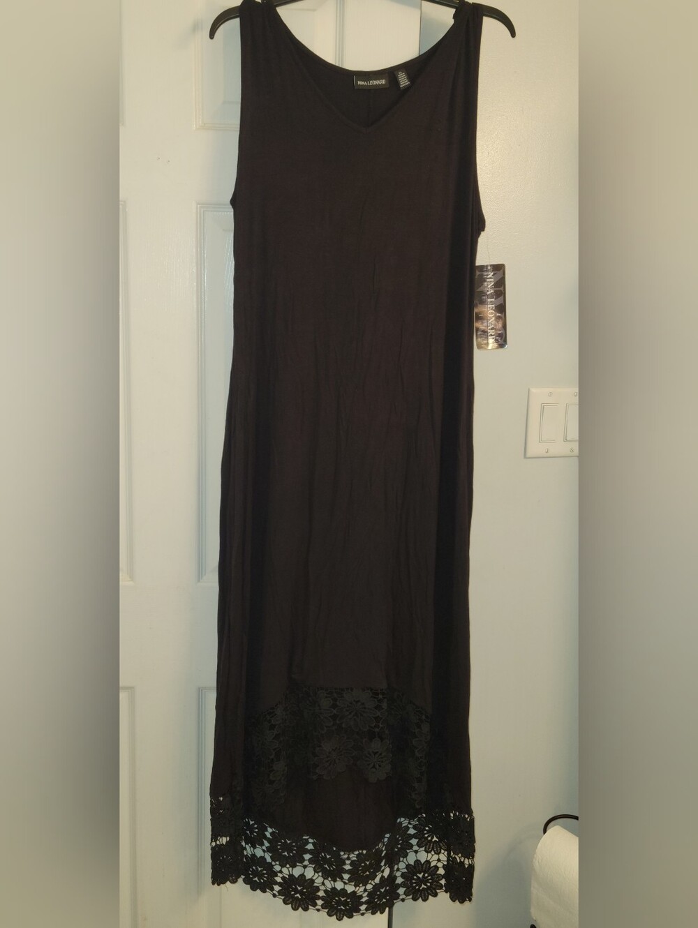 Nina Leonard Black Sleeveless Scoup-Neck Maxi Dress with Lace Hem